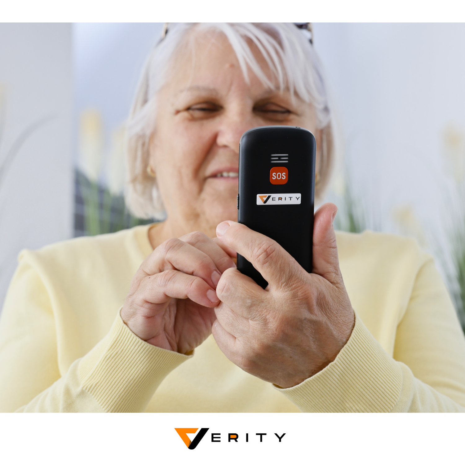 Telefon mobil pentru seniori, dual SIM, taste mari, meniu in limba Romana, buton SOS